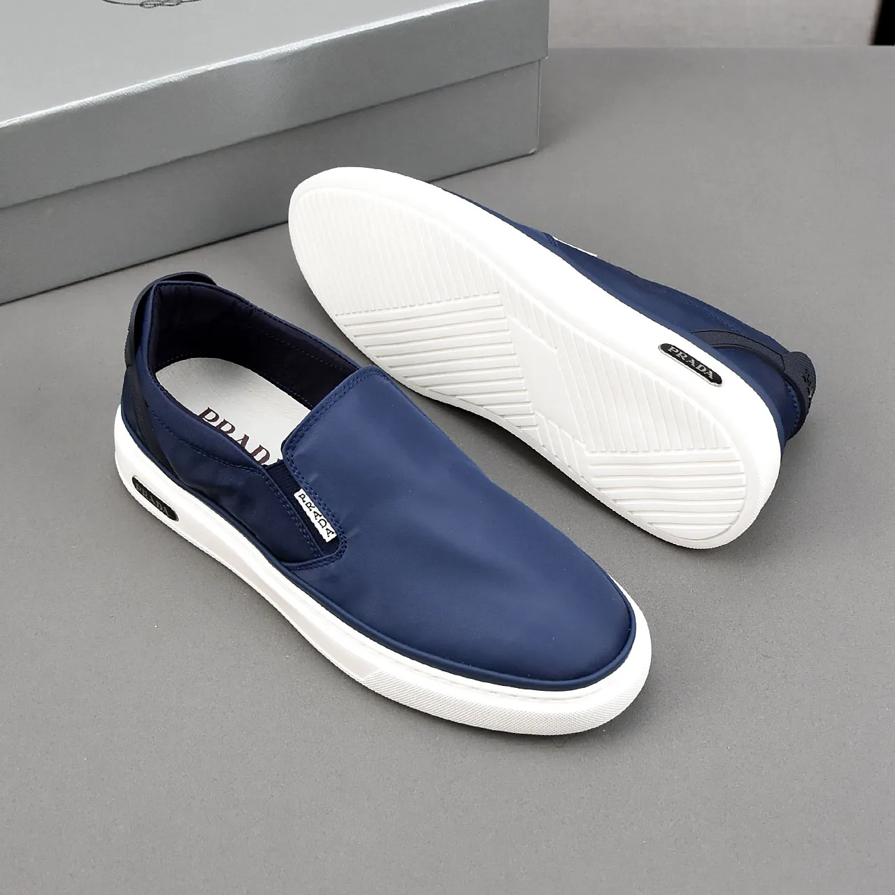 PP400❣️❣️❣️Prada breathable cloth shoes, the upper is made of comfortable and breathable fabric, and the ultra-light soft foam outsole. Men's size 39-44.